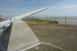 Roof of the bunker lock: Campbeltown's gun and view to the Loire bridge